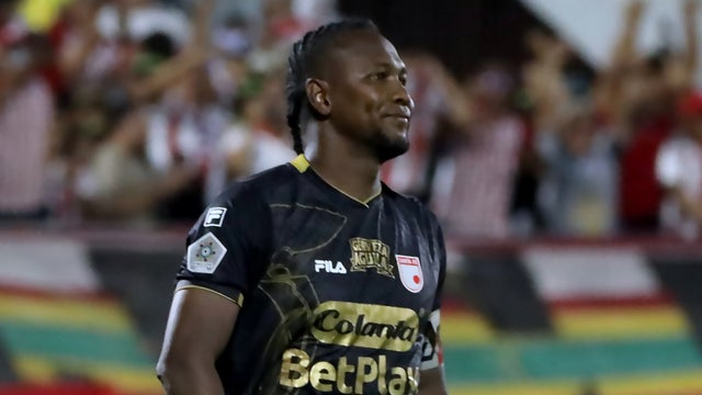 Santa Fe está siendo eliminado de Libertadores por polémico penal en Brasil - VizzorImage