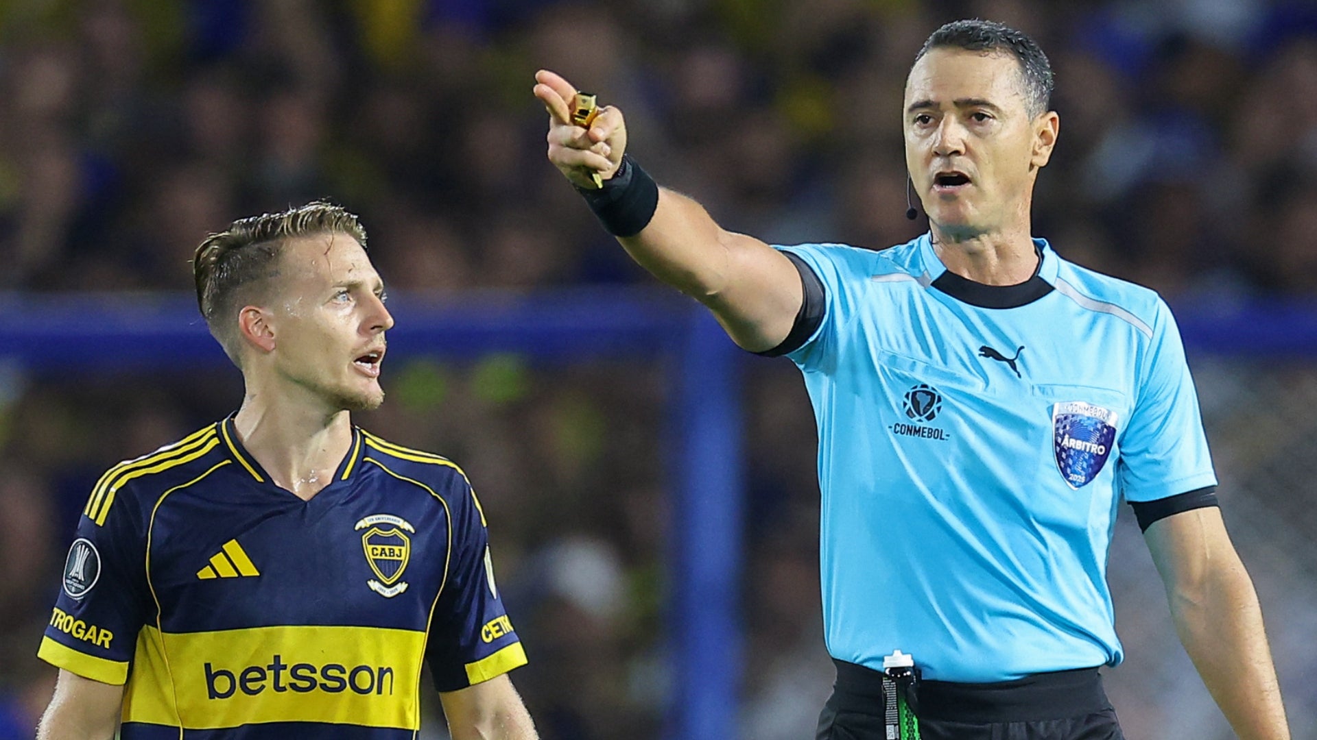 Wilmar Roldán recibe señalamientos antes del Boca Jrs. vs. U. Católica - AFP