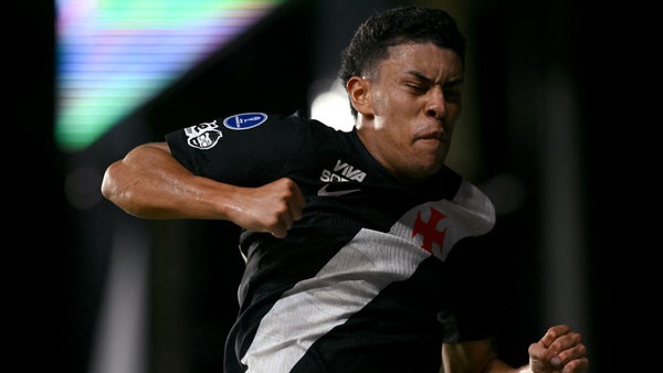 Johan Rojas marcó golazo y Vasco clasificó en la Sudamericana Johan Rojas marcó golazo y Vasco clasificó en la Sudamericana