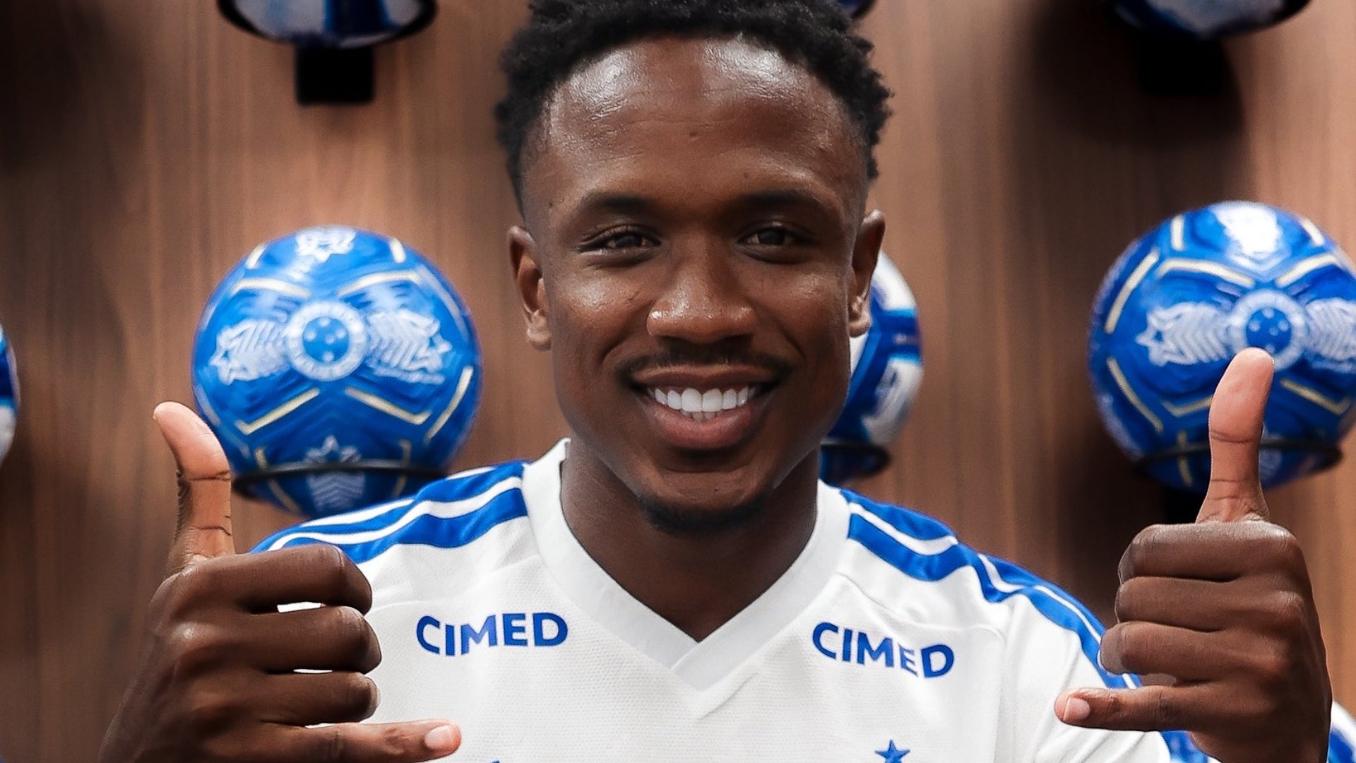 Cruzeiro tomó una decisión sobre Sinisterra
