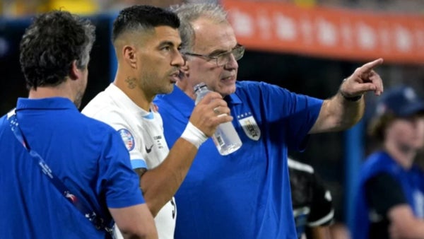 Uruguay lanzó lista a la Copa Mundial de la FIFA™, sin Luis Suárez Uruguay lanzó lista a la Copa Mundial de la FIFA™, sin Luis Suárez
