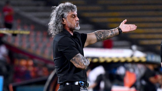 Equipo del FPC tendría en la mira a Leonel Álvarez