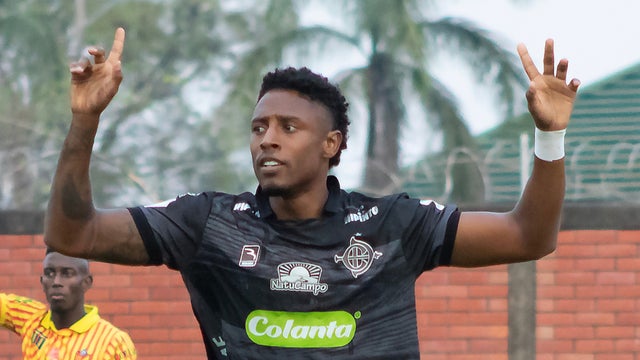 Omar Albornoz estaría entre los planes de club campeón del FPC - VizzorImage