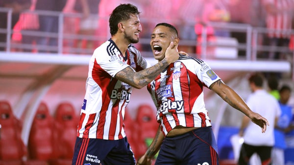 Junior goleó, dejó golpeado a Nacional y acaricia la final de Liga