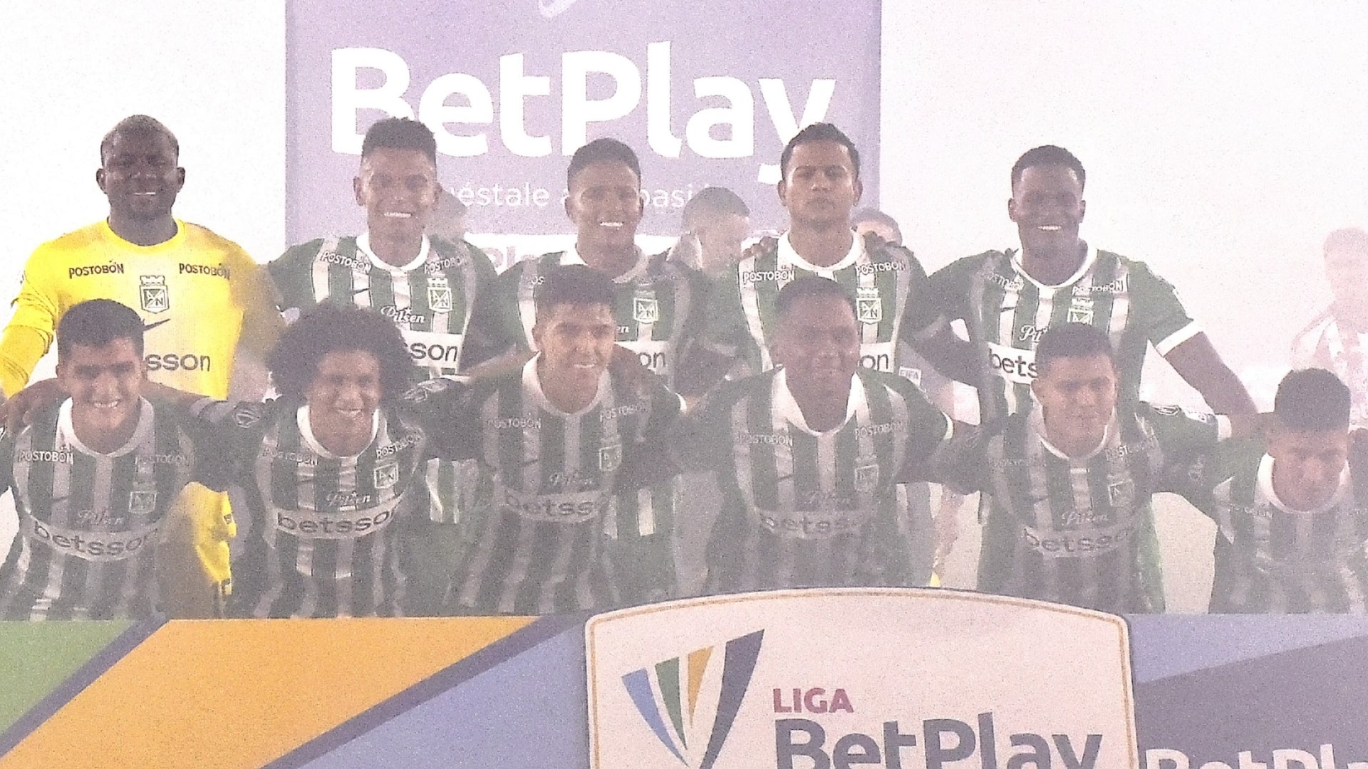 Bus de Atlético Nacional fue atacado tras final en Barranquilla - VizzorImage