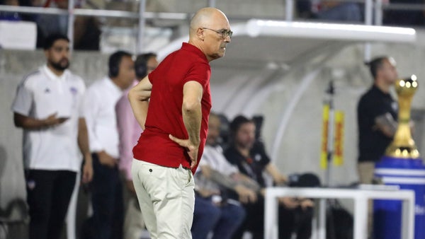Hinchas de Junior opinaron sobre el futuro de Alfredo Arias