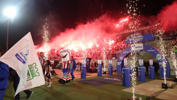Junior vs. Nacional: ¿por qué se detuvo la final ida al minuto 83? Junior vs. Nacional: ¿por qué se detuvo la final ida al minuto 83?