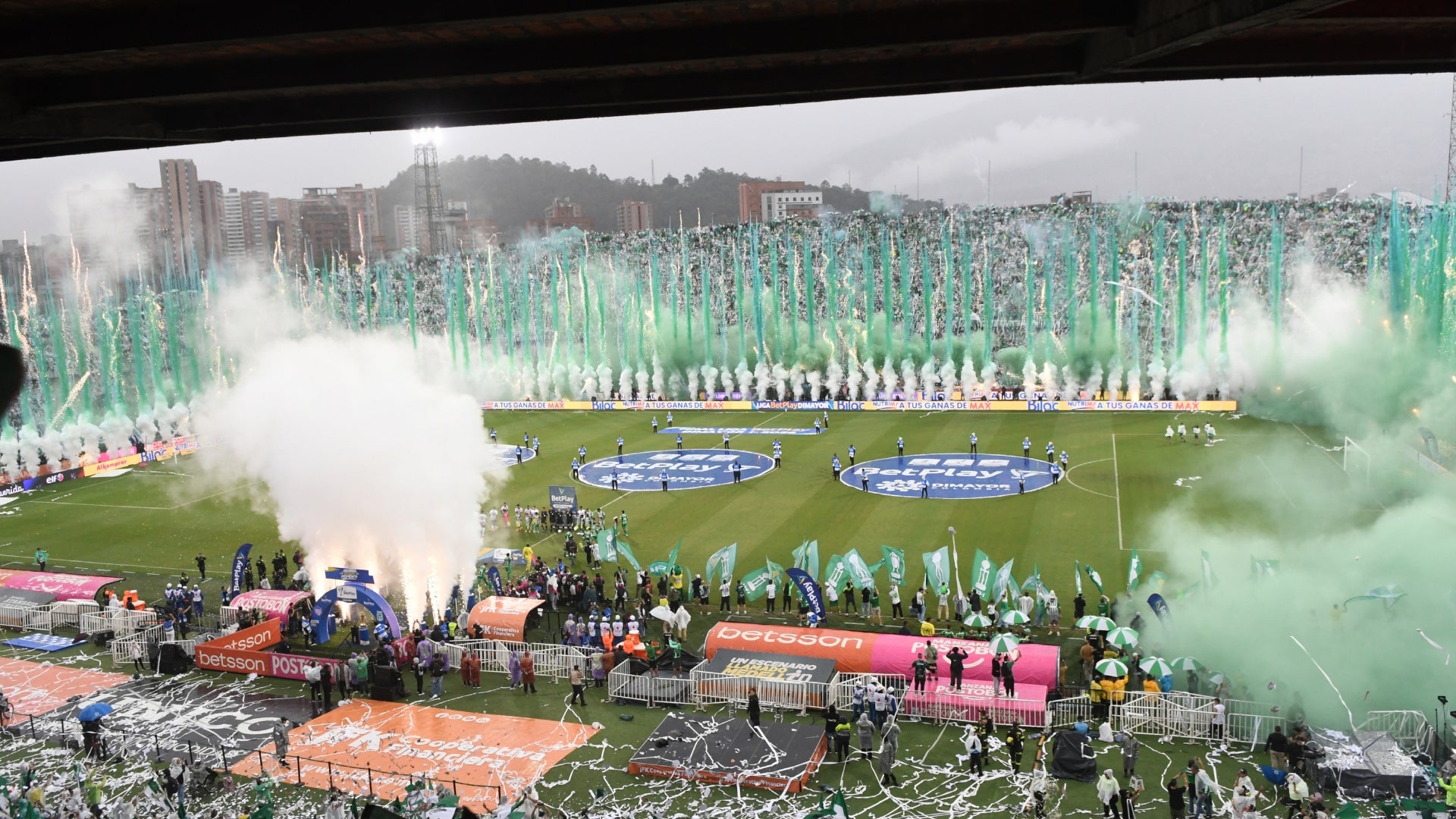 ¡Tensión en Nacional vs. Junior! Atacaron la cabina de Win Sports - VizzorImage