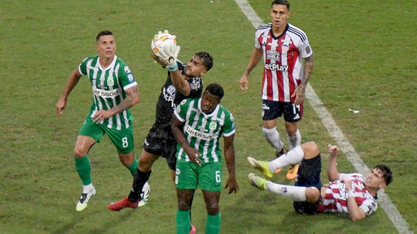 Mauro Silveira fue la gran figura en la estrella 12 de Junior Mauro Silveira fue la gran figura en la estrella 12 de Junior