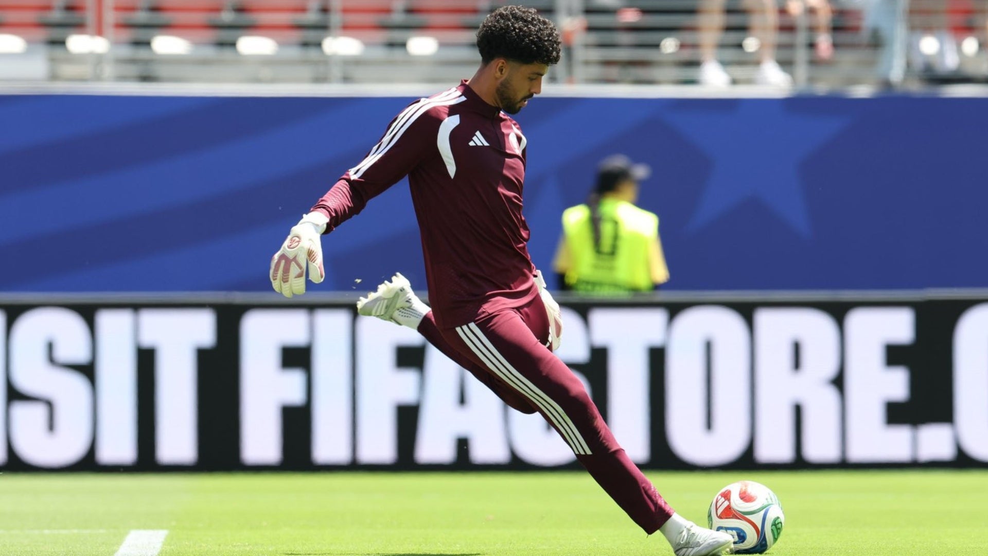 Qatar empató en el último minuto a Suiza