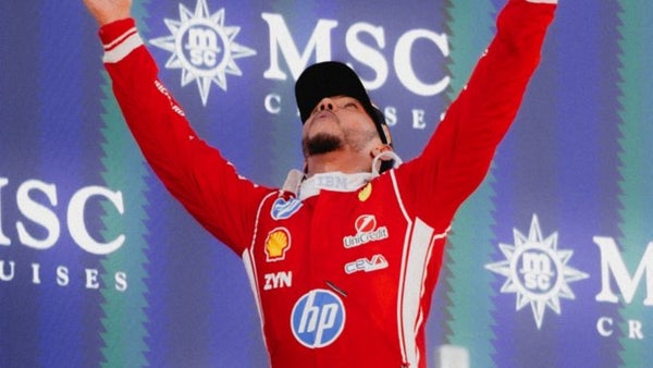 Lewis Hamilton conquistó el Gran Premio de Cataluña con Ferrari Lewis Hamilton conquistó el Gran Premio de Cataluña con Ferrari