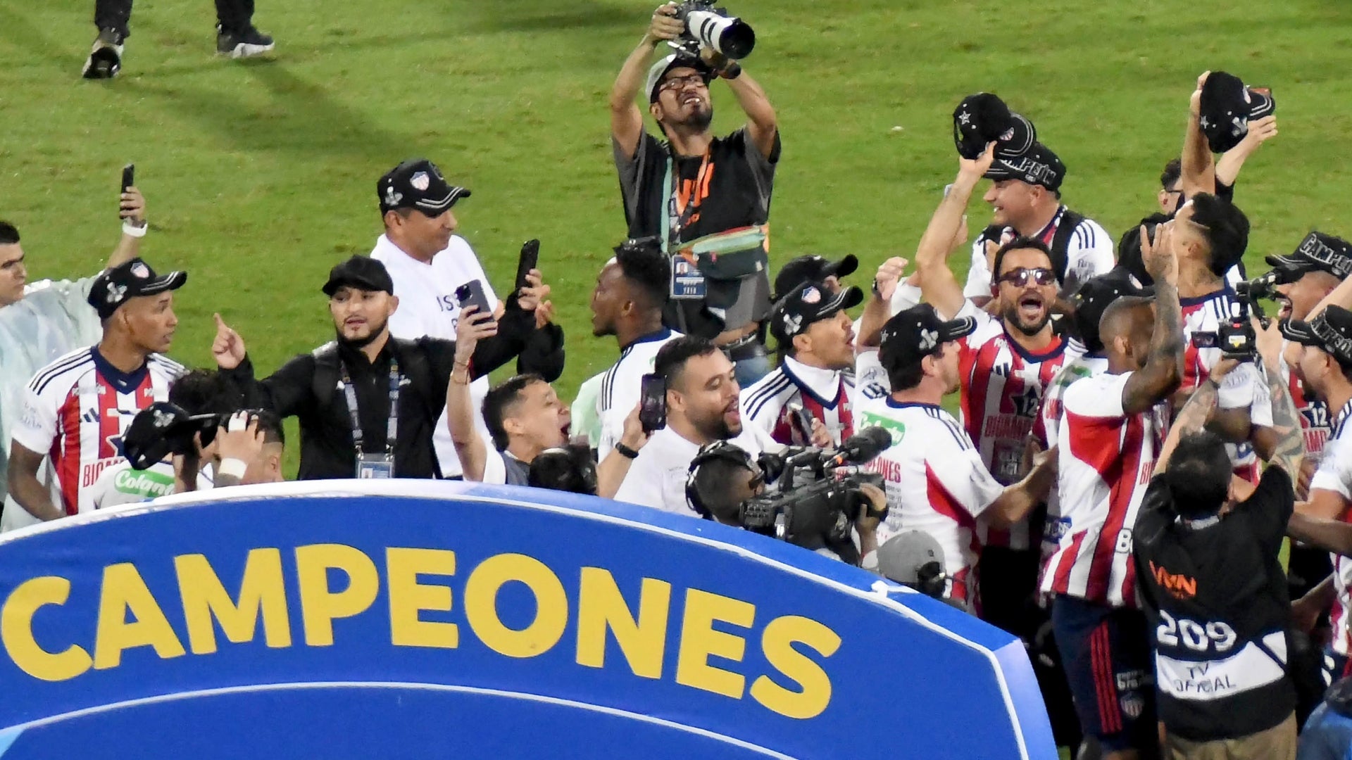Junior enfrenta fuerte sanción tras coronarse en la Liga BetPlay - VizzorImage