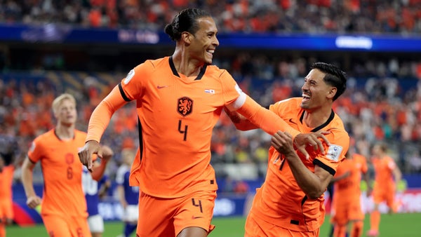 Van Dijk hace historia con su gol en la Copa Mundial de la FIFA™