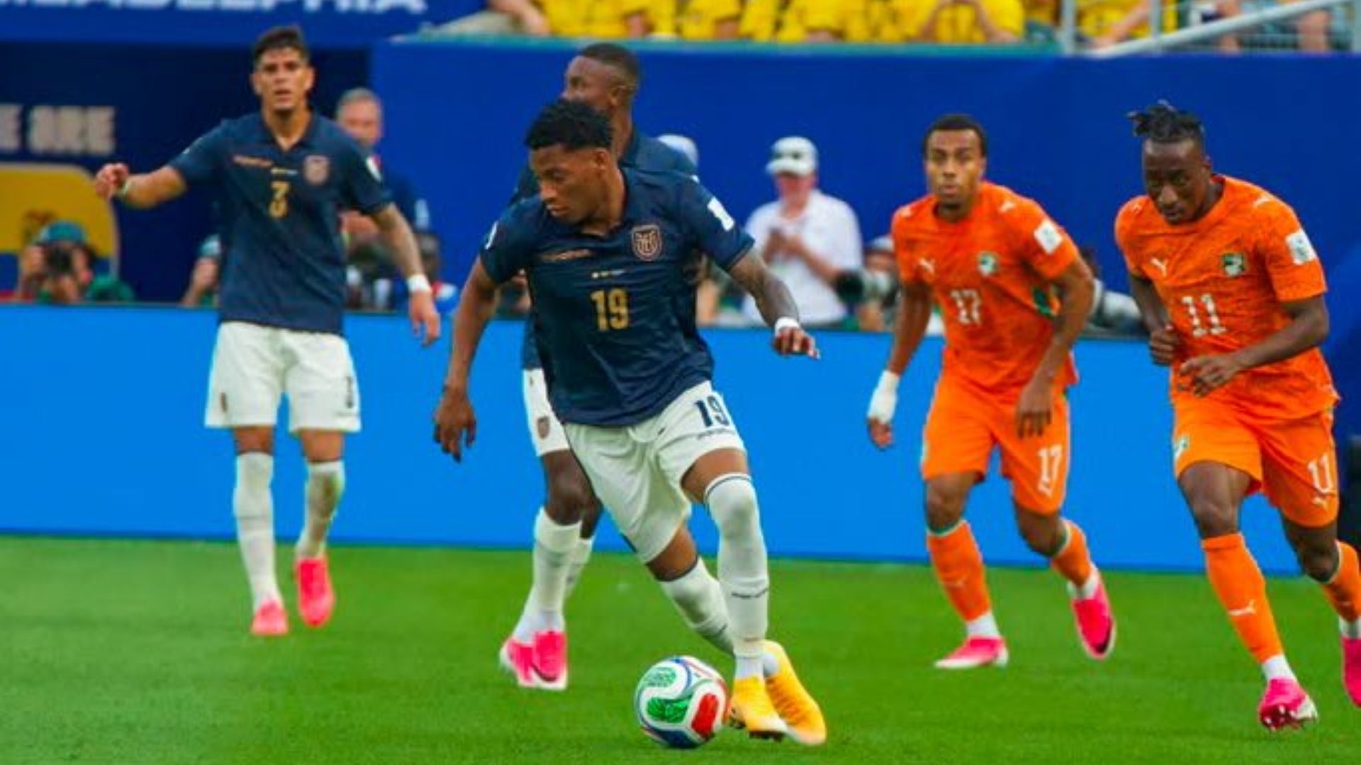 Ecuador casi marca golazo a Costa de Marfil, pero el palo lo negó - @LaTri