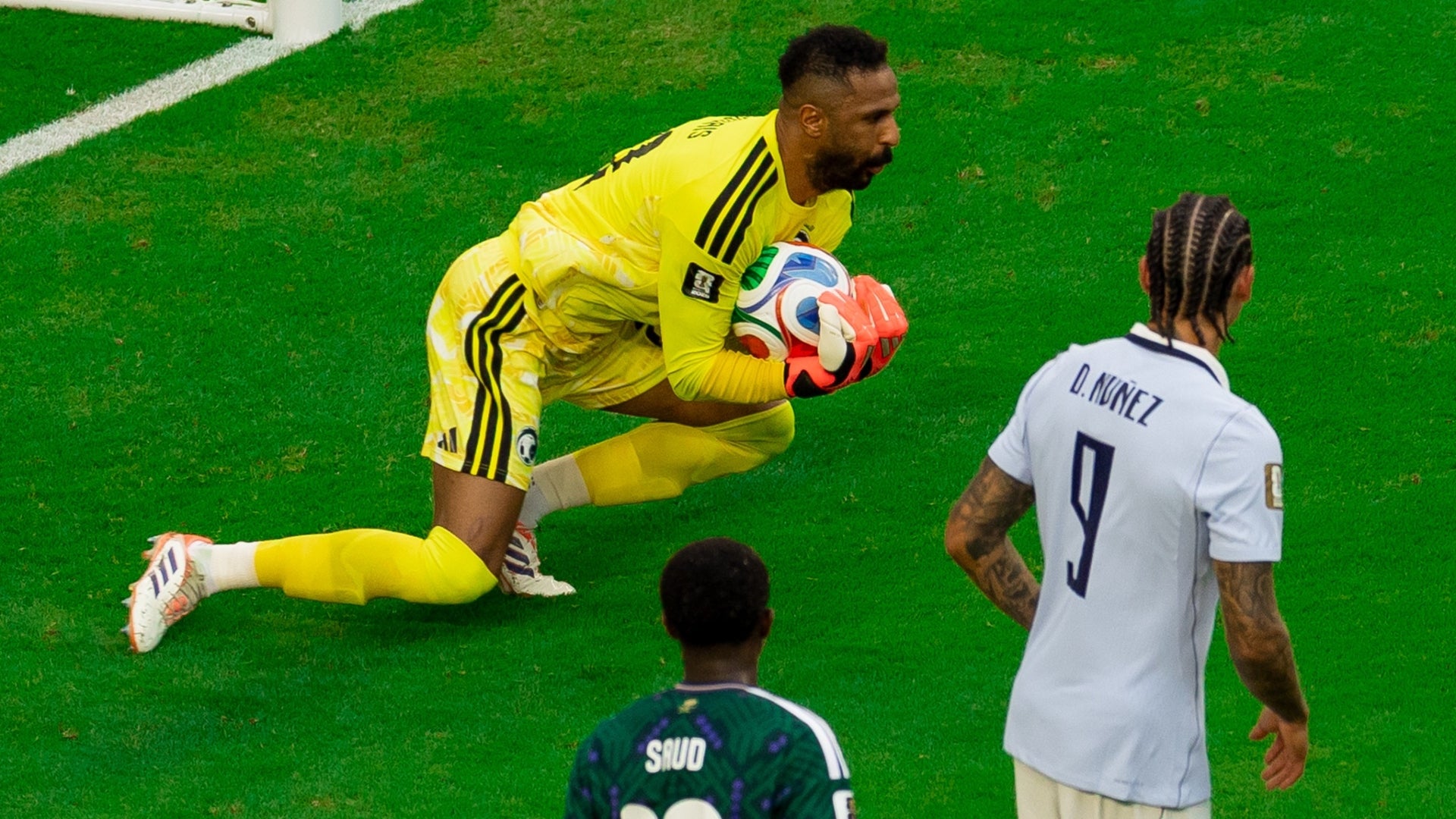 Al Owais brilló con atajadón que negó el empate de Uruguay a Arabia - @SaudiNT