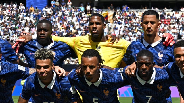 El palo salvó a Francia ante Senegal