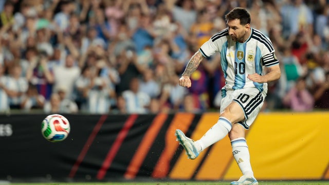 Messi anotó golazo, pero se anuló por milimétrico fuera de lugar - @Argentina