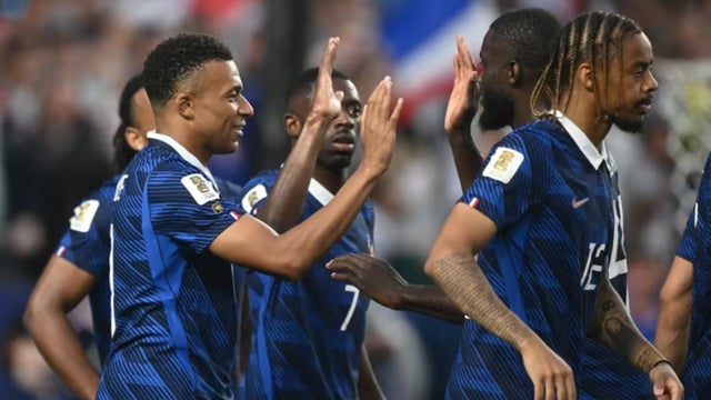 Francia goleó a Irak con doblete de Mbappé y clasificó a 16avos - FIFA