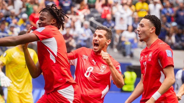 Mira el pleito que se generó en Suiza vs. Canadá