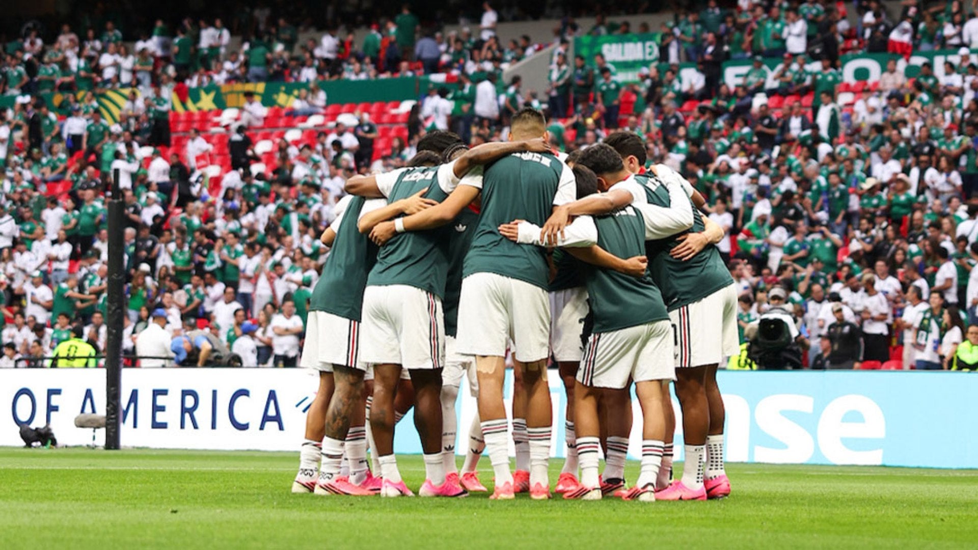 México casi anota un golazo de chilena