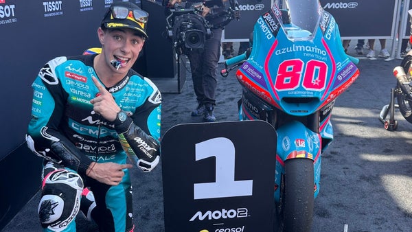 David Alonso logró su primera victoria de 2026 en Moto2