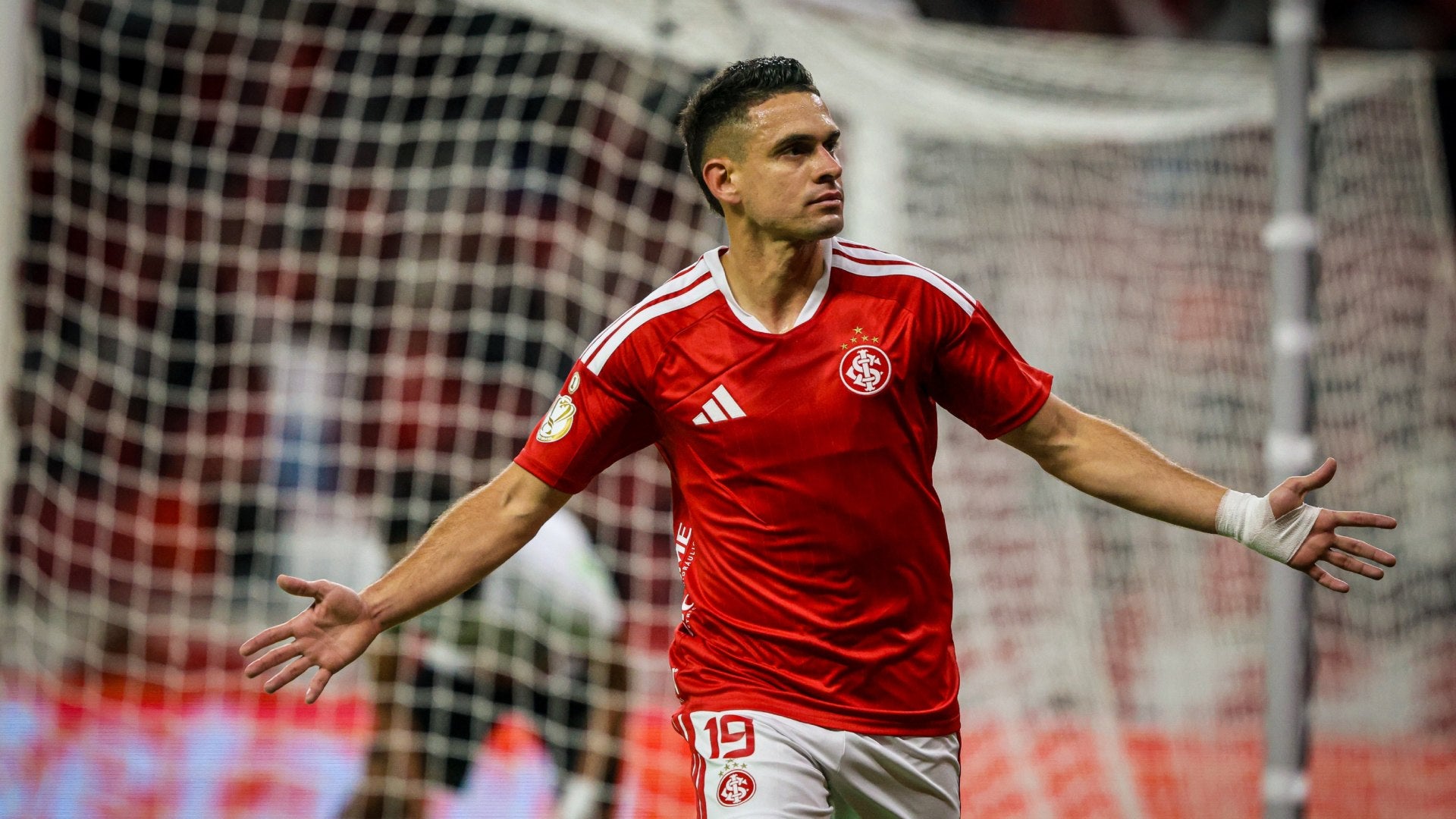 Borré firmó con su nuevo club