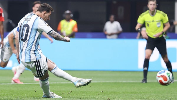 Messi falla desde el punto penal y Egipto sueña con eliminar a Argentina Messi falla desde el punto penal y Egipto sueña con eliminar a Argentina