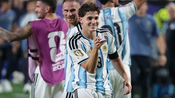 Carlos Antonio Vélez analizó la clasificación de Argentina e Inglaterra Carlos Antonio Vélez analizó la clasificación de Argentina e Inglaterra