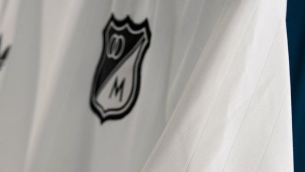 Millonarios anuncia su nueva camiseta que celebra sus 80 años Millonarios anuncia su nueva camiseta que celebra sus 80 años
