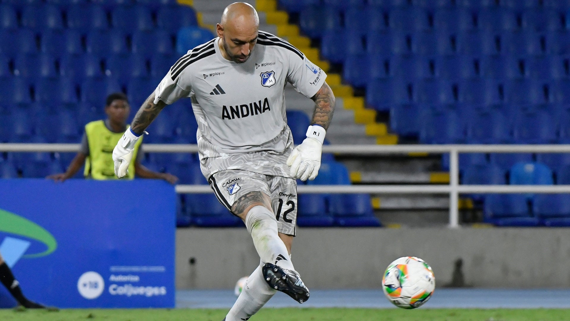 Diego Novoa es presentado con su nuevo club