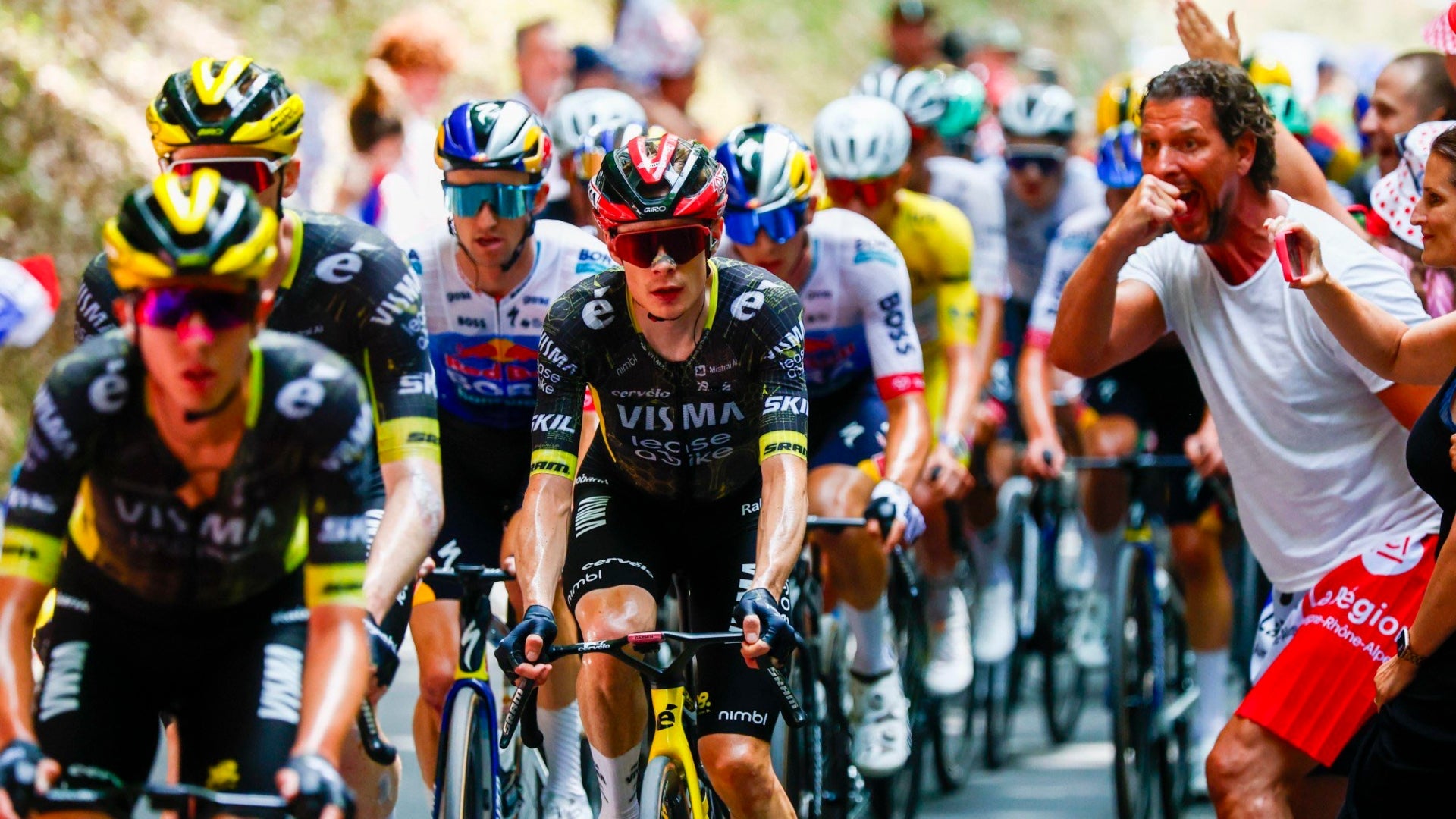 Egan Bernal cayó y Vingegaard se retiro en la etapa 15 del Tour de Francia - @vismaleaseabike