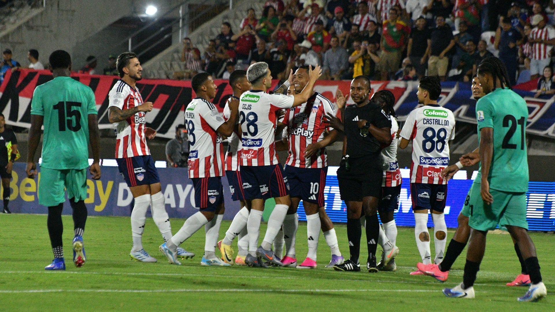 Junior 2-2 Barranquilla dejó una gama de polémicas arbitrales - VizzorImage
