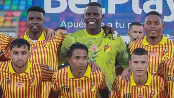 ¡Atajadón! Gómez salvó a Pereira ante el potente remate de Boné ¡Atajadón! Gómez salvó a Pereira ante el potente remate de Boné