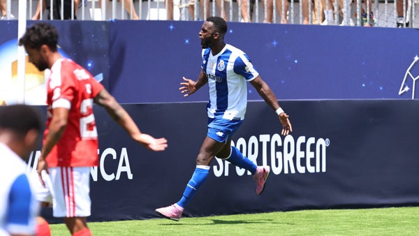 Jackson Martínez deslumbra con golazo de tijera con Porto Jackson Martínez deslumbra con golazo de tijera con Porto