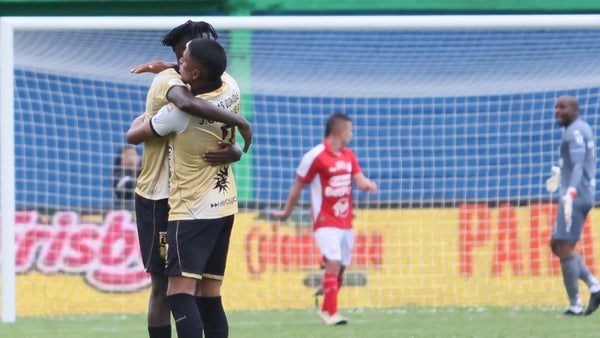 Águilas Doradas dio el golpe a Santa Fe y lo derrotó en el debut Águilas Doradas dio el golpe a Santa Fe y lo derrotó en el debut