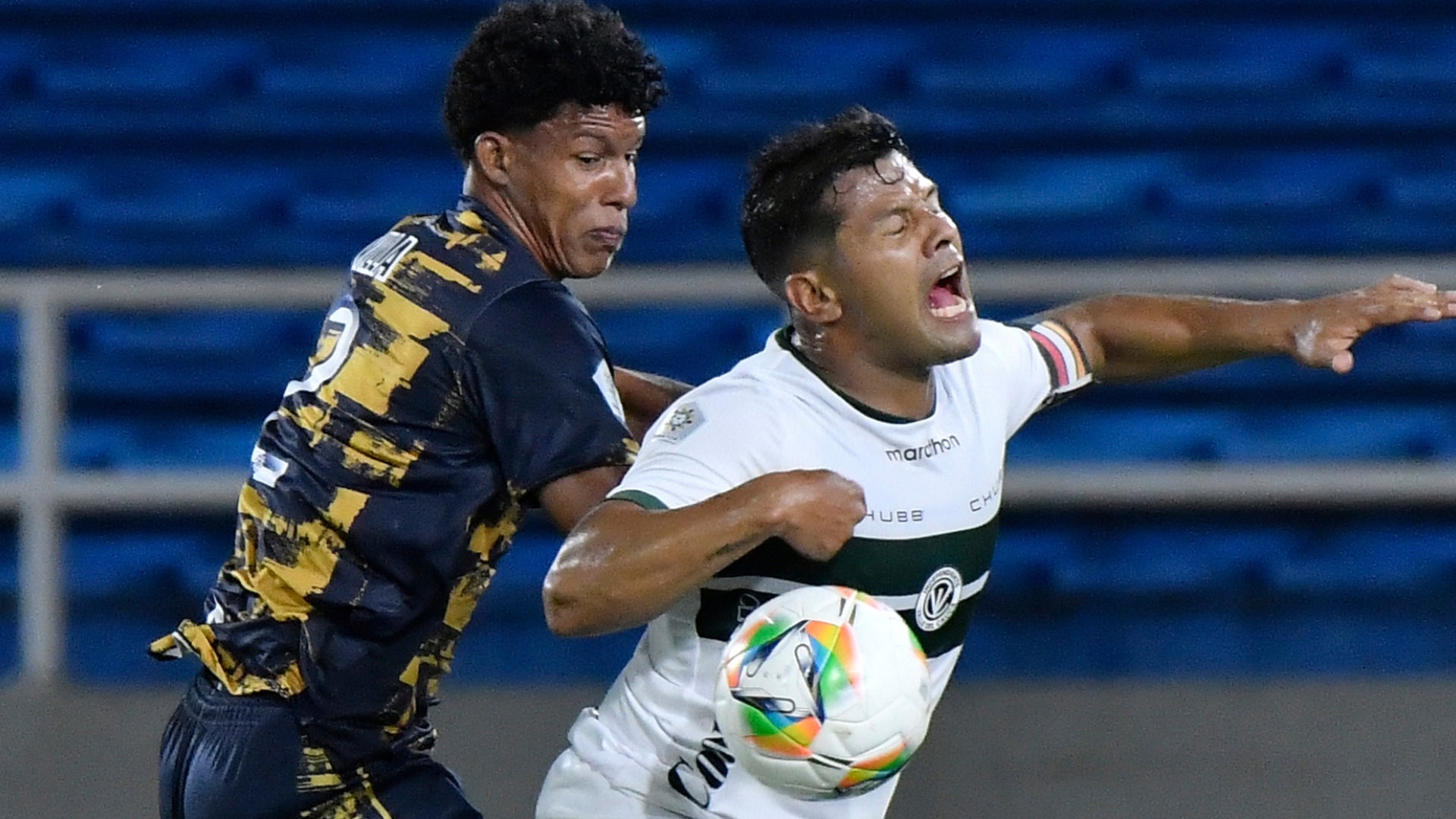 Farías perdió el gol de Atlético vs. Independiente debajo del arco - VizzorImage