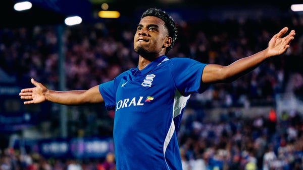 Jhon Solís marcó golazo en triunfo de Birmingham sobre Barcelona Jhon Solís marcó golazo en triunfo de Birmingham sobre Barcelona
