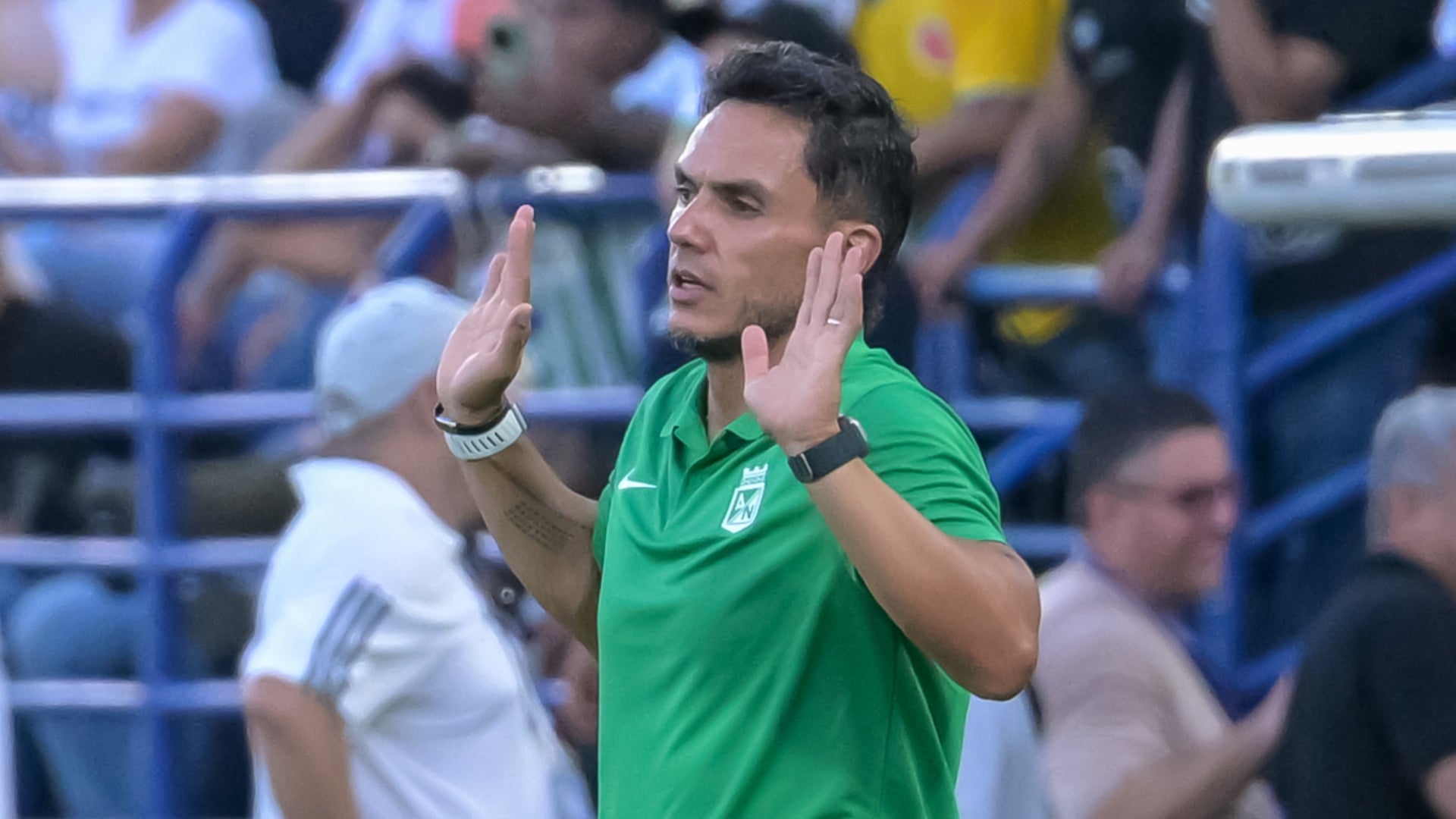 Carlos Antonio Vélez habló de Nacional y criticó a Lucas González - VizzorImage