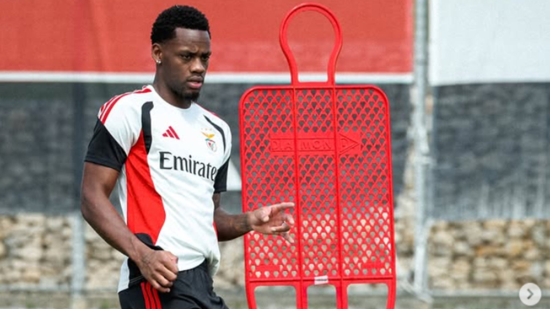 Jhon Durán discutió con compañero de Benfica