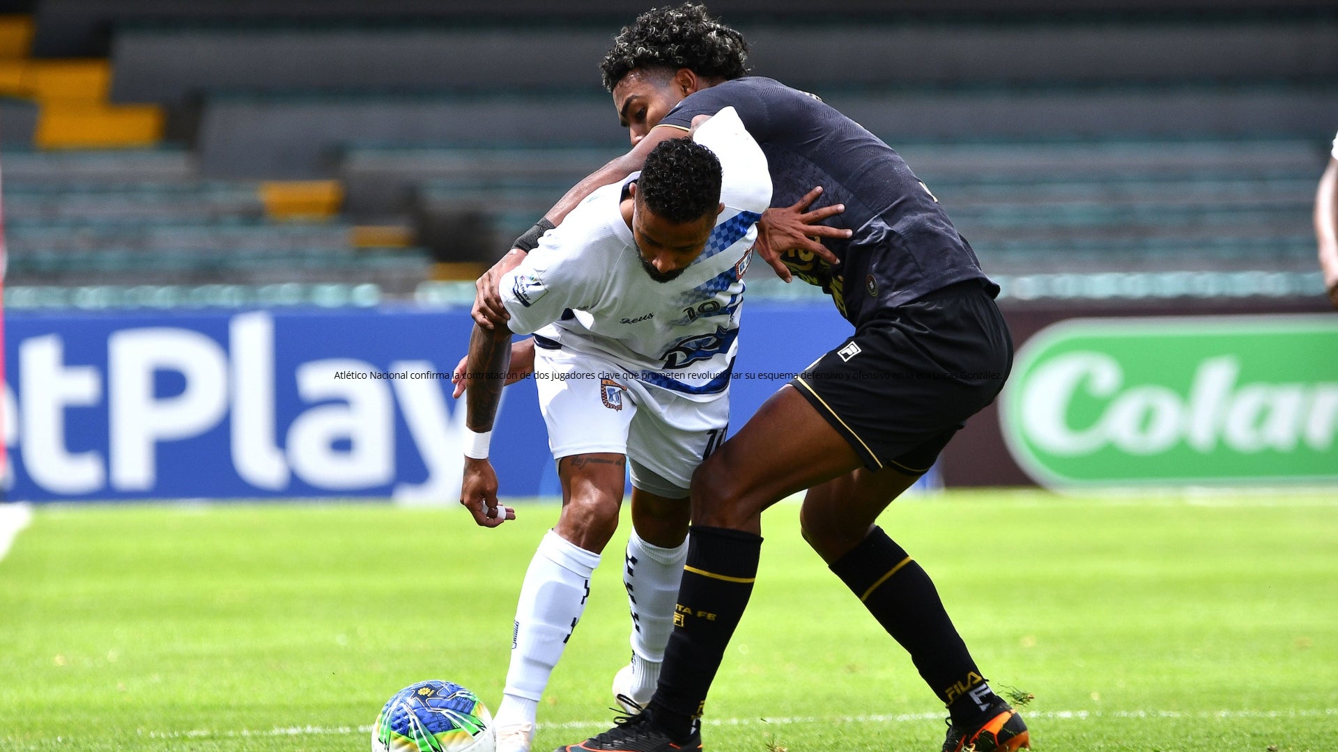 Boyacá Chicó pidió penal ante Santa Fe por choque con Marmolejo - VizzorImage