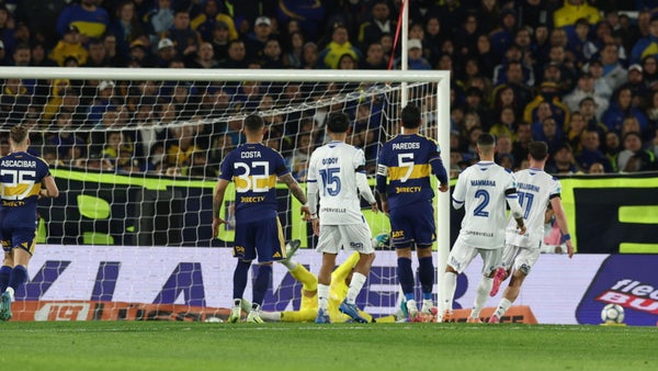 Álvaro Montero quedó bajo la lupa por gol de Vélez ante Boca