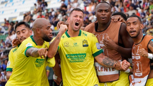 Bucaramanga silenció Valledupar con un golazo sobre el final