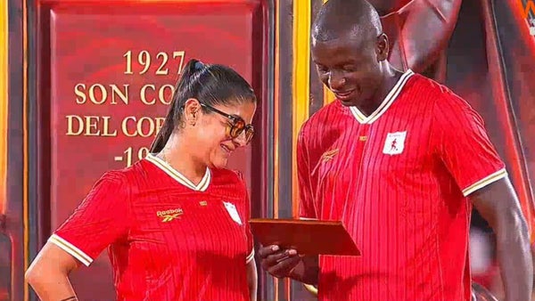 América homenajeó a Adrián Ramos y Catalina Usme antes del clásico América homenajeó a Adrián Ramos y Catalina Usme antes del clásico