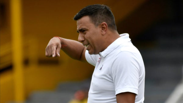 César Farías deja Barcelona tras temporada llena de contrastes César Farías deja Barcelona tras temporada llena de contrastes
