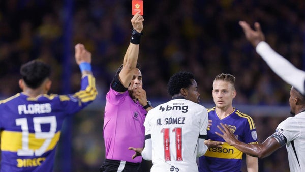 DT de Boca soltó llamativa frase tras la roja a Andrés Gómez