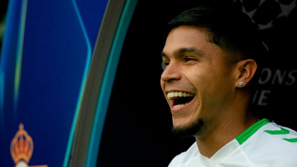¡Volvió a celebrar! Cucho Hernández marcó con Betis ¡Volvió a celebrar! Cucho Hernández marcó con Betis