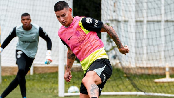 ¡James ya está en Bogotá! Así fue su llegada con Nacional