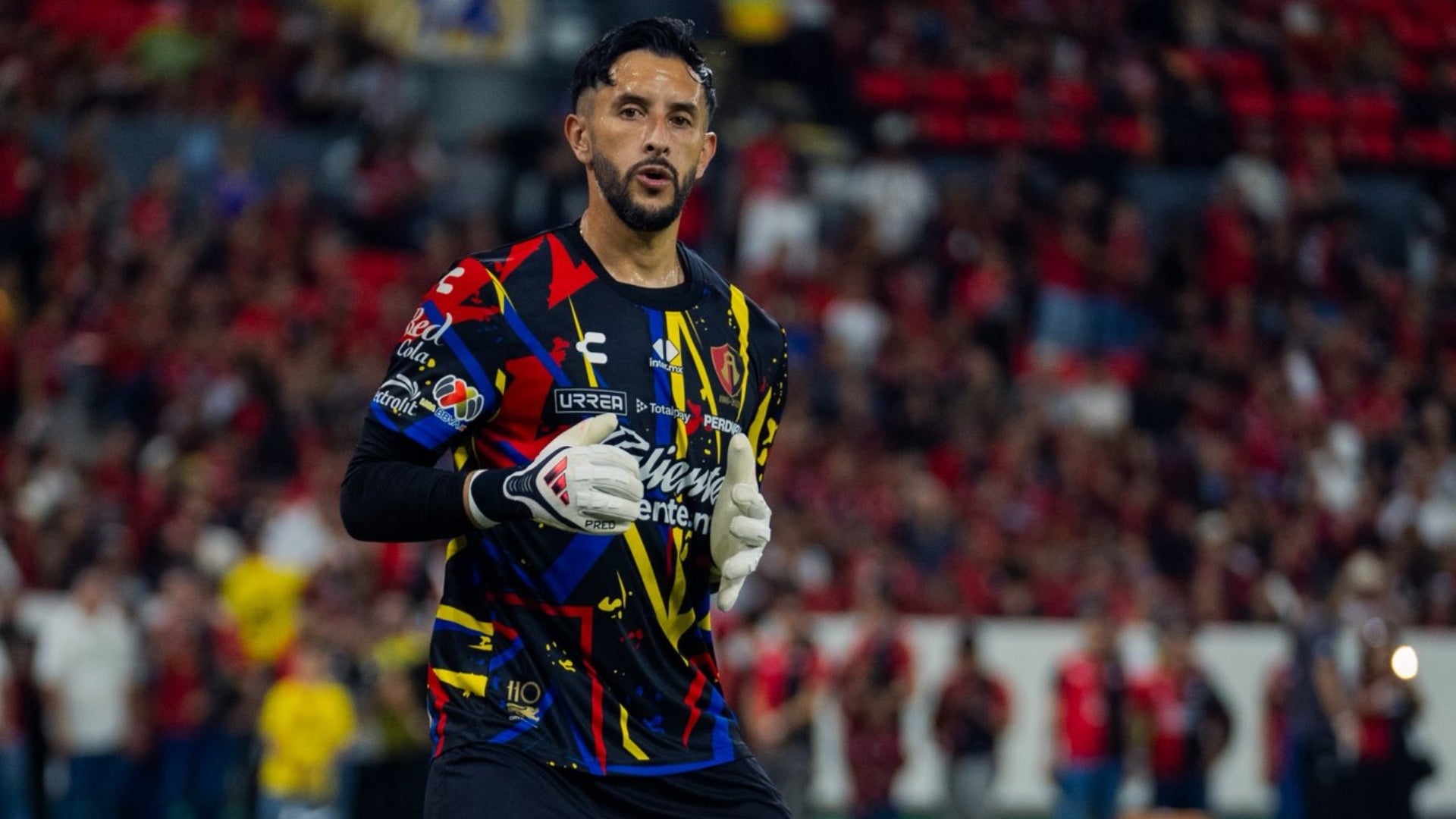 Camilo Vargas atajó un importante penal con Atlas