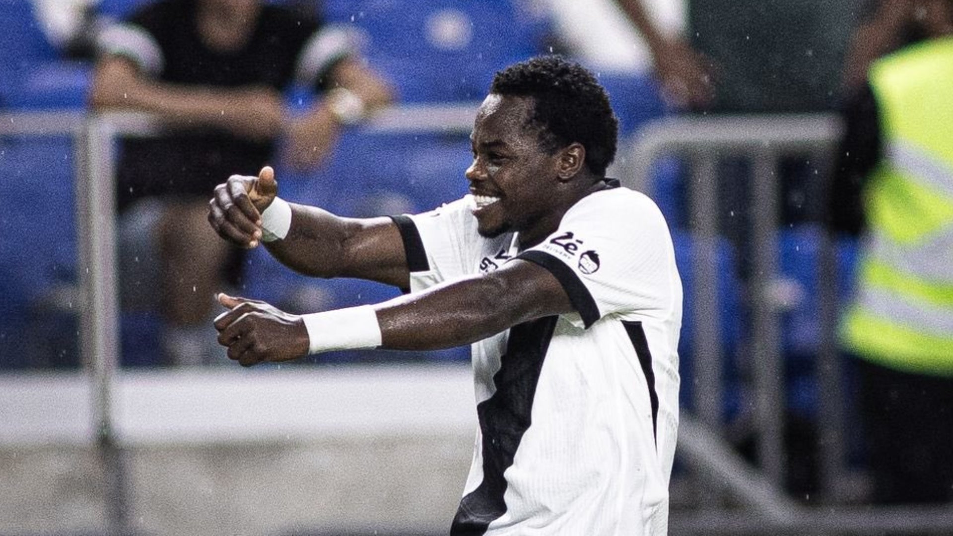 Andrés Gómez buscó marcar de larga distancia en Vasco vs. Santos - @VascodaGama