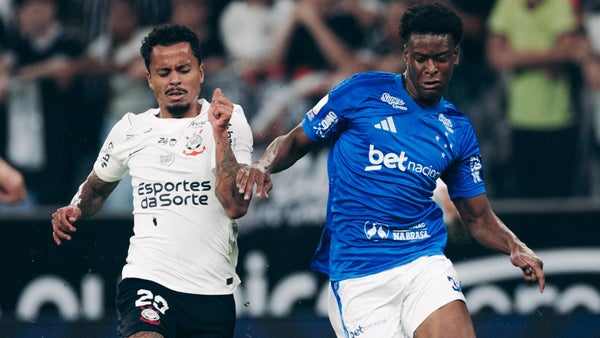 Cruzeiro apagó la fiesta de Corinthians con triunfazo de visitante